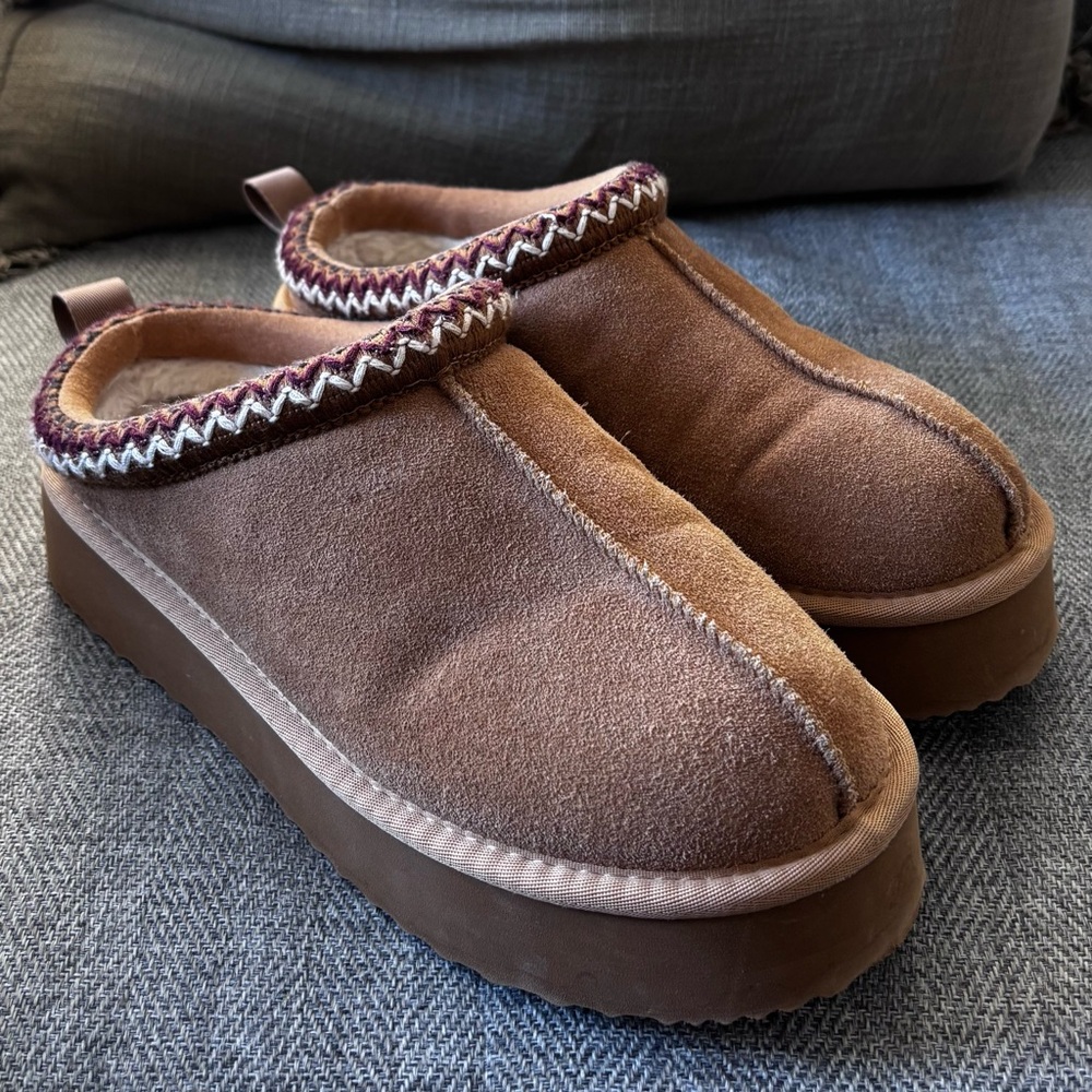Brown Suede Slip-On platform shoe / Slipper